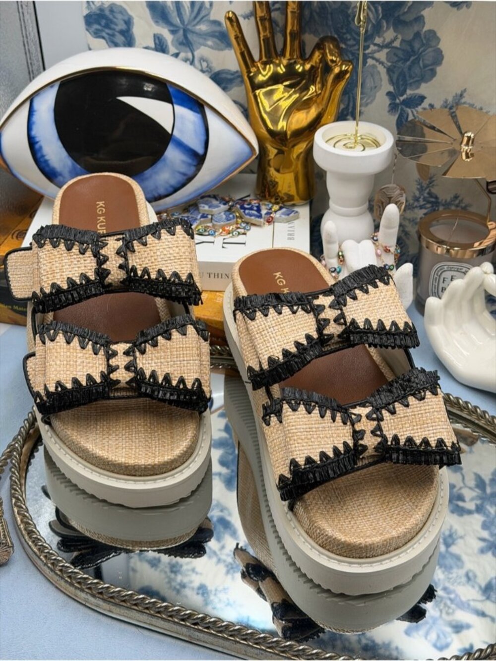 🆕 KG KURT GEIGER 🧿 NWOB Robbie Bow-Embellished Raffia Sandals, White Sz US 7